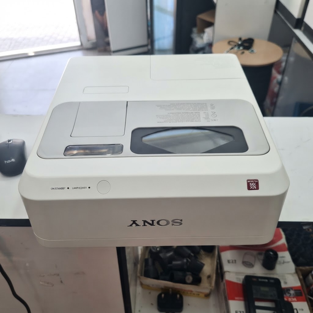 ویدیو پروژکتور سونی Sony VPL SW526C Ultra Short Throw مناسب آموزشگاه و شرکت